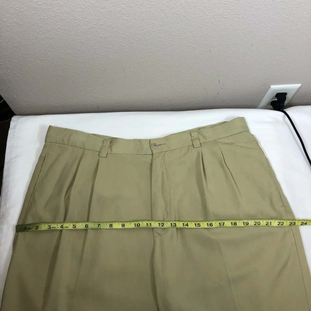 Tommy Bahama 💯 % Silk Tan Relax Pleated Mens Shorts Size 36